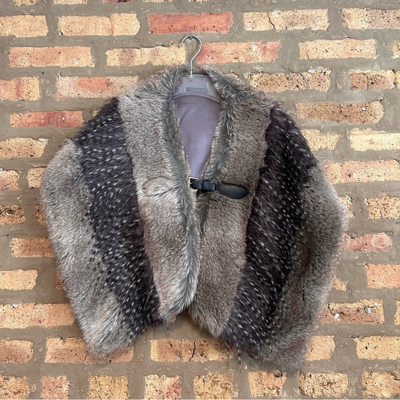 Topshop faux fur shawl cape wrap - Picture 3 of 3